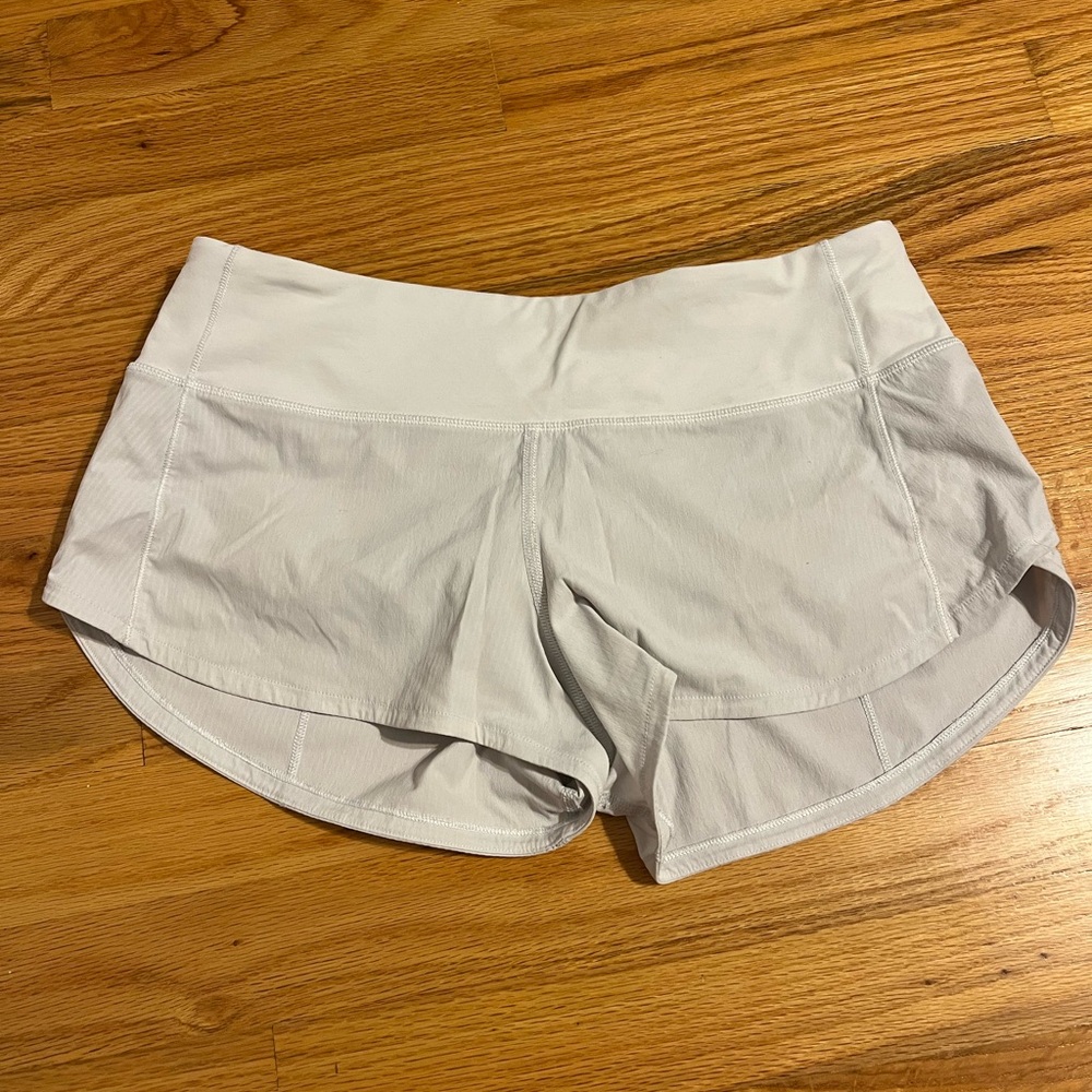 Lululemon Speed up Shorts low rise 2.5” - white in great condition